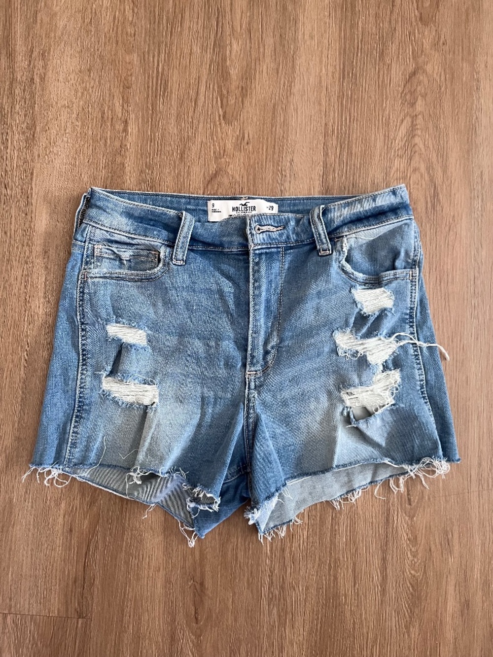 Hollister Curvy High-Rise Stretch Distressed Jean Shorts/Size: 9/Waist 29